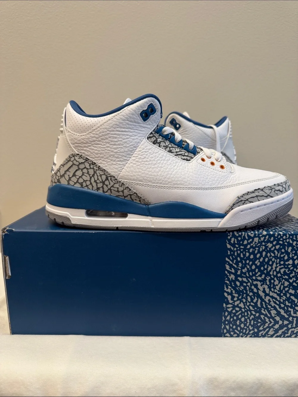 Air Jordan 3 Retro “Wizards”                       White/Metallic Copper